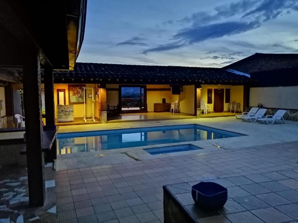Hostal Hollywood Inn Рионегро Екстериор снимка