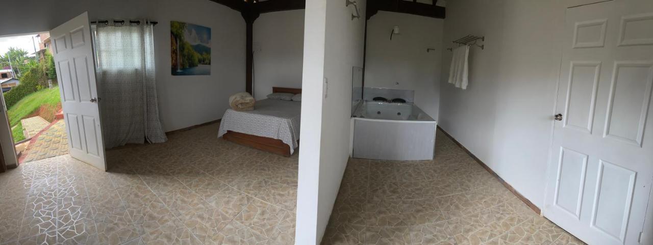 Hostal Hollywood Inn Рионегро Екстериор снимка