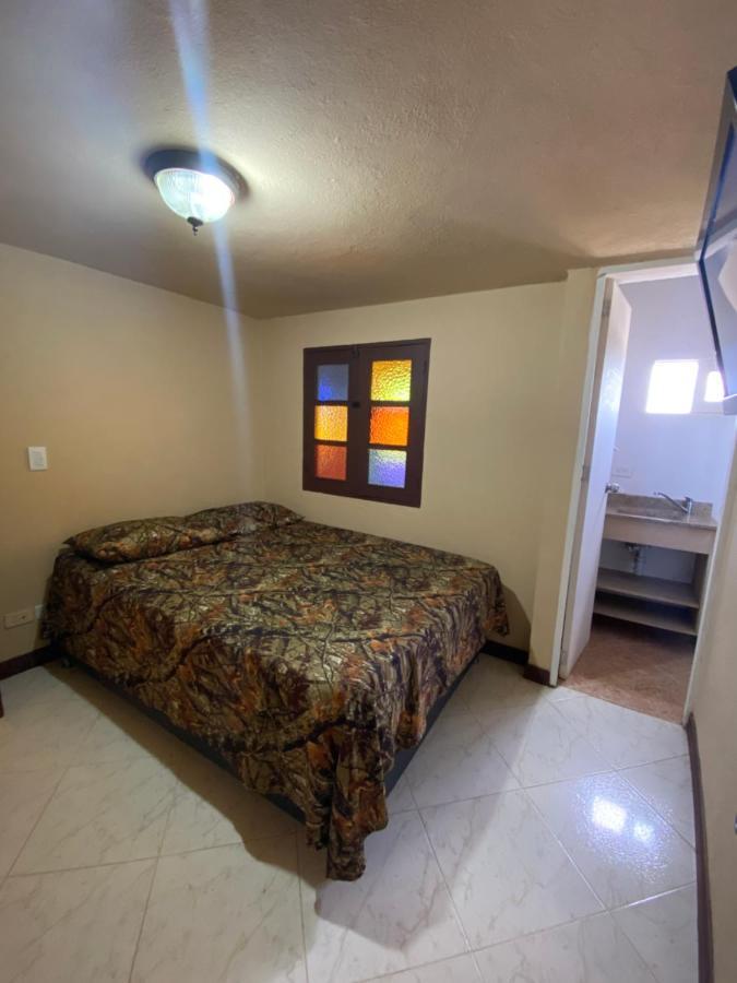 Hostal Hollywood Inn Рионегро Екстериор снимка