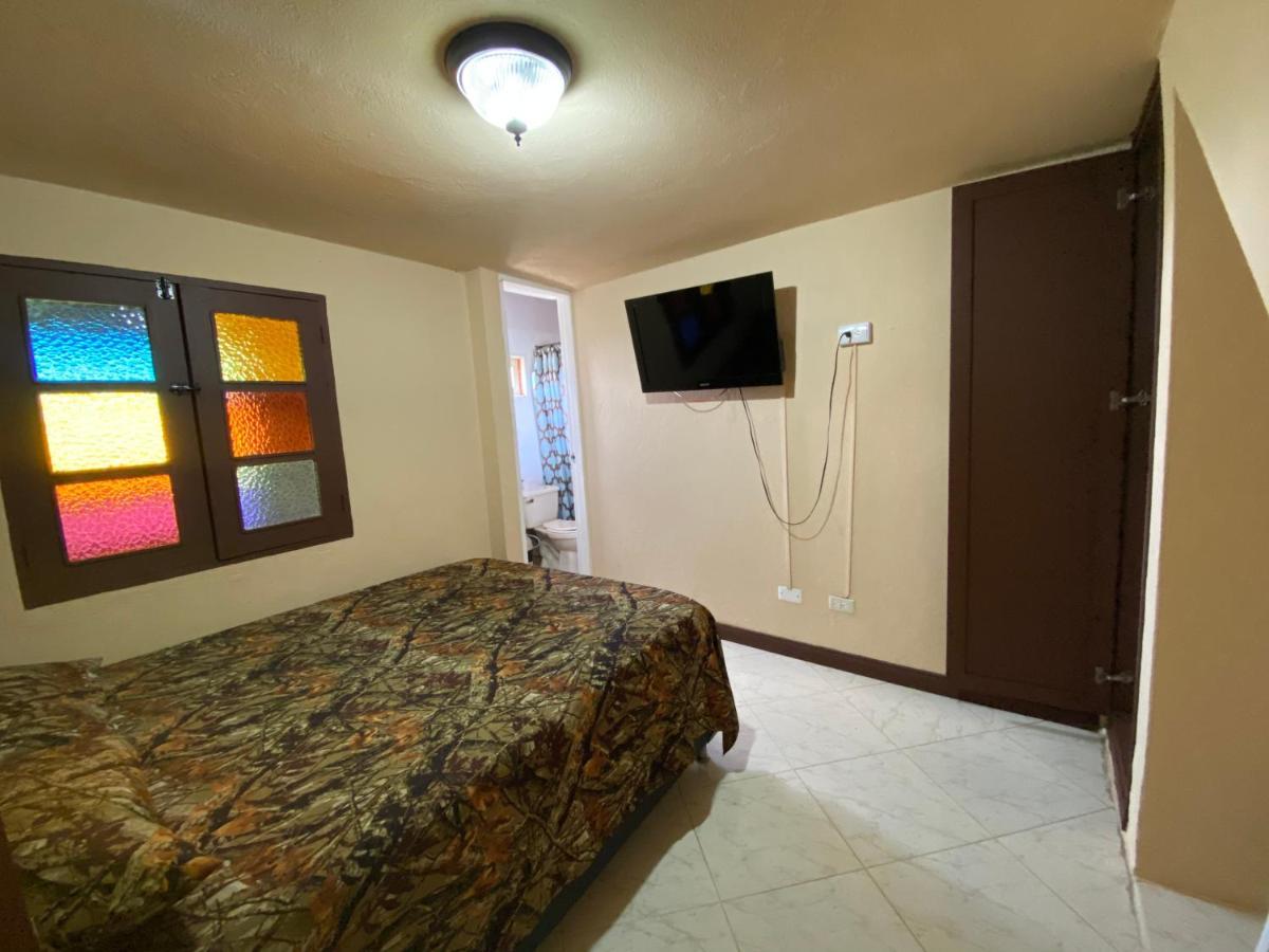 Hostal Hollywood Inn Рионегро Екстериор снимка