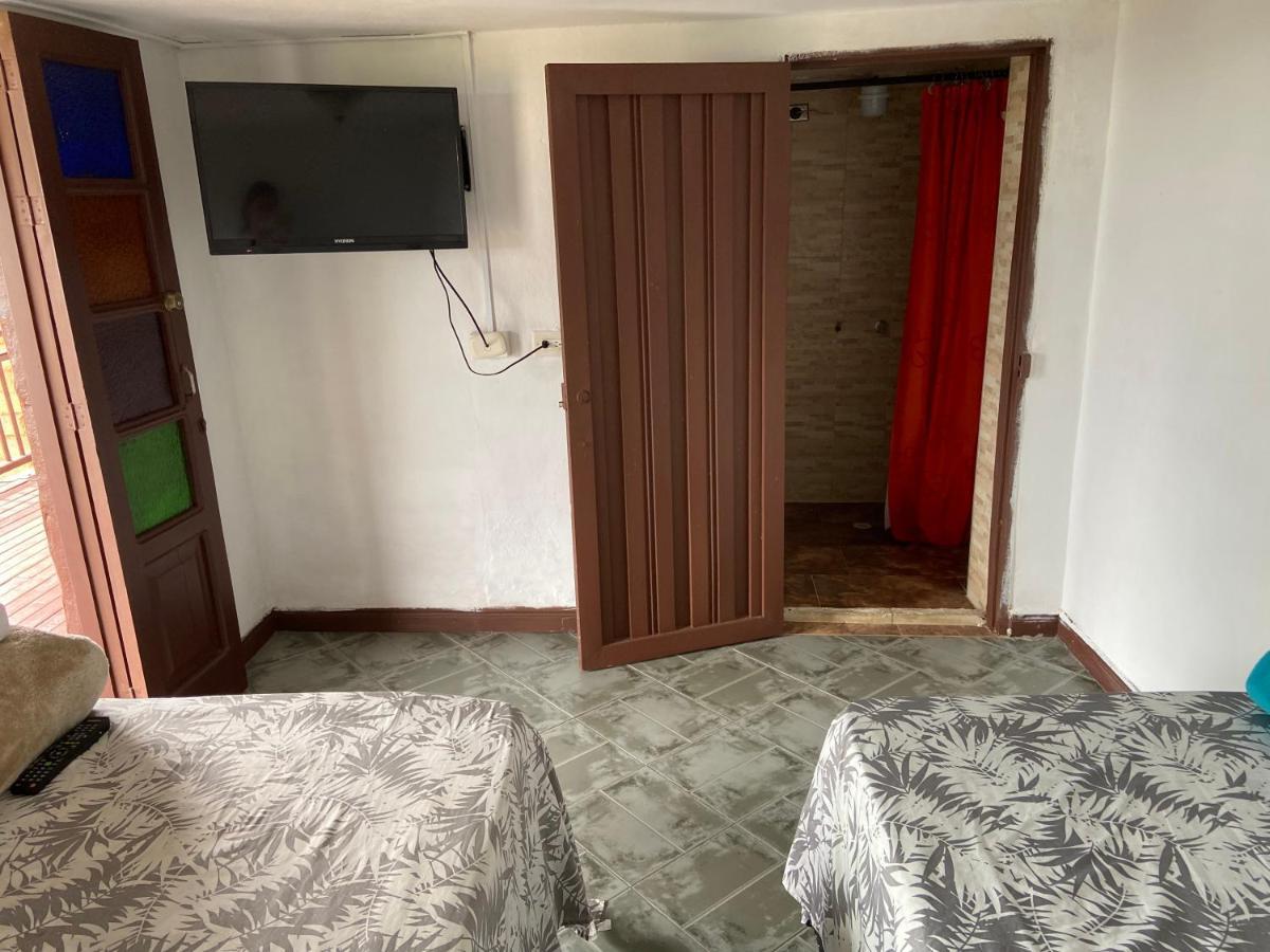 Hostal Hollywood Inn Рионегро Екстериор снимка