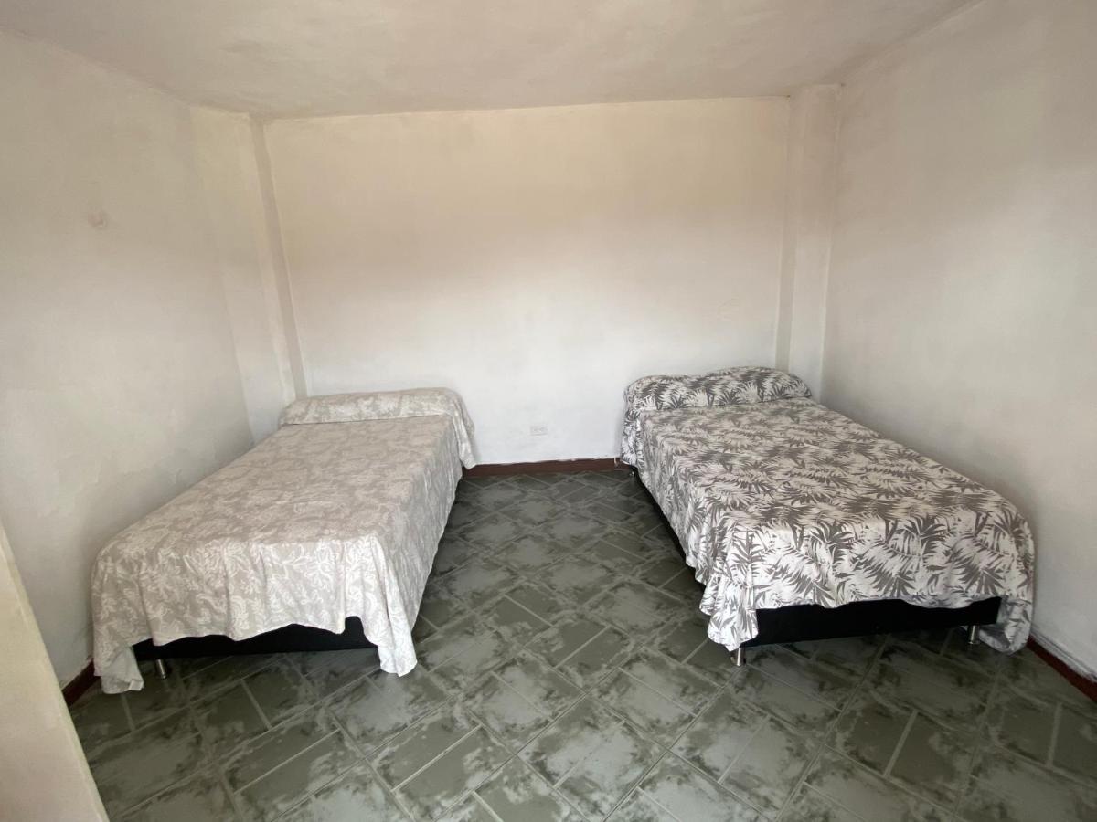 Hostal Hollywood Inn Рионегро Екстериор снимка