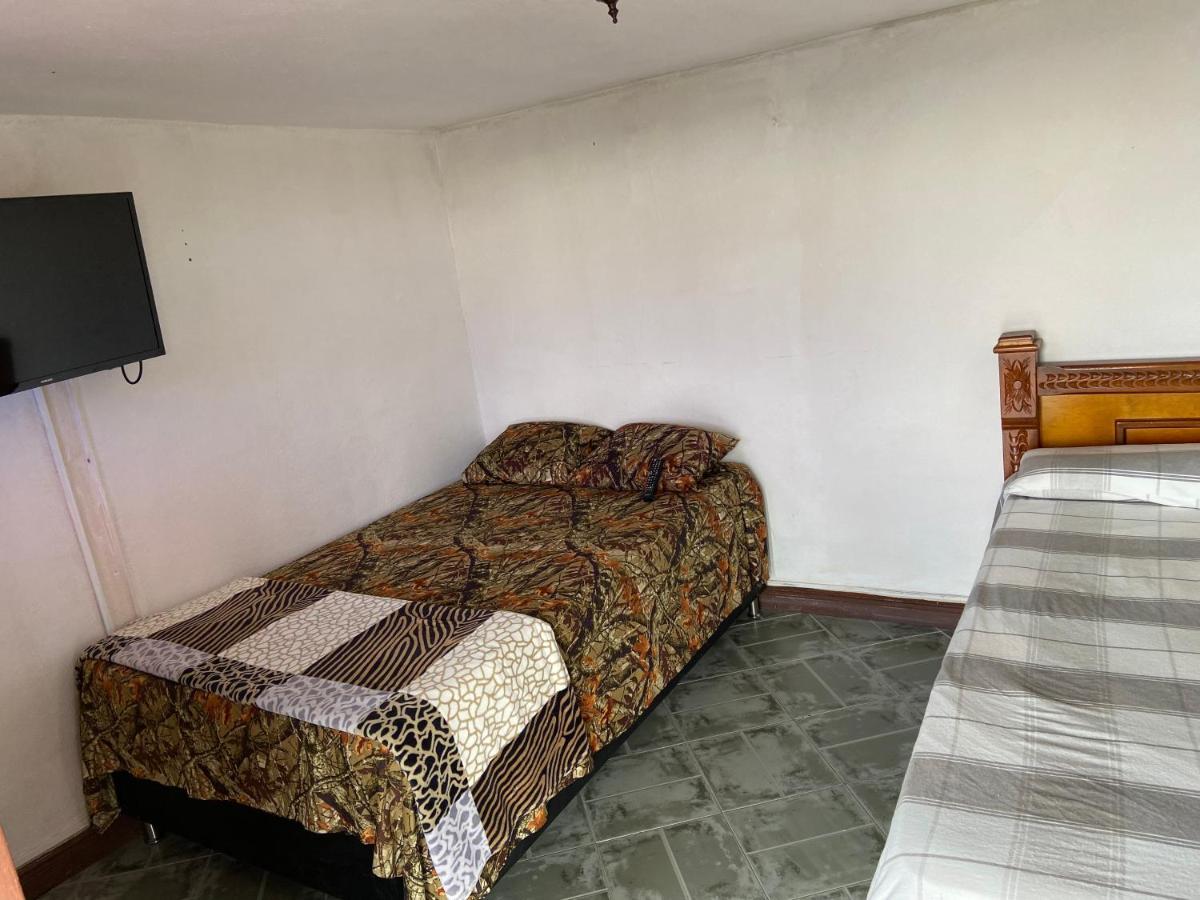 Hostal Hollywood Inn Рионегро Екстериор снимка
