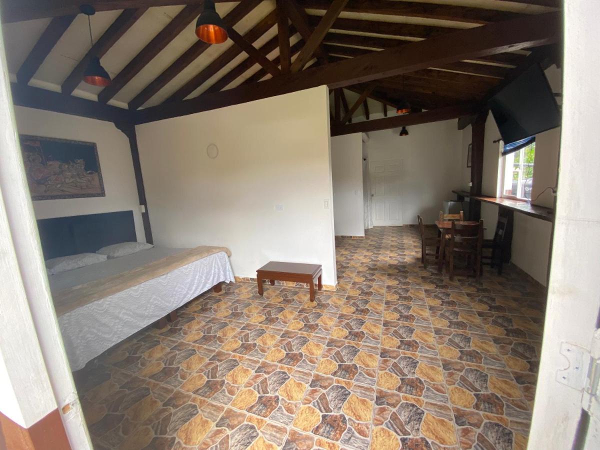 Hostal Hollywood Inn Рионегро Екстериор снимка