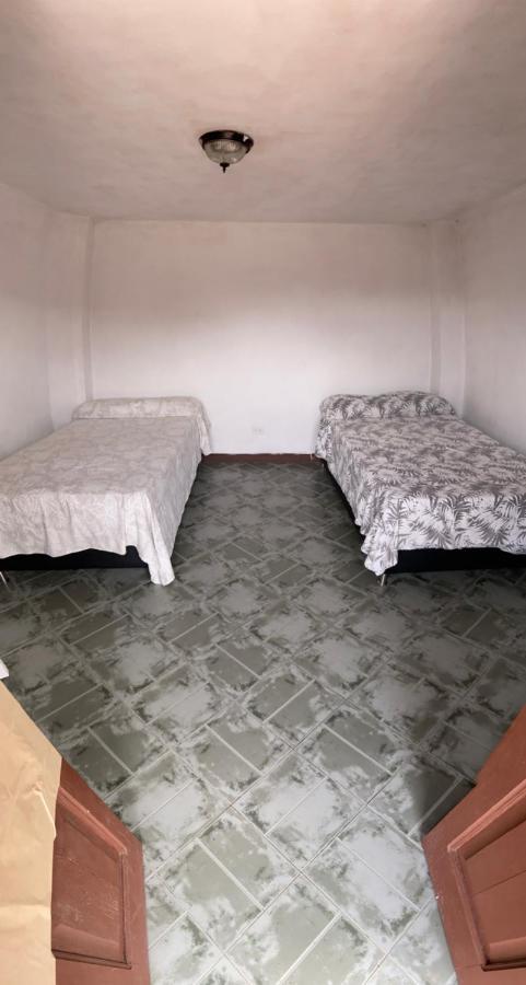 Hostal Hollywood Inn Рионегро Екстериор снимка