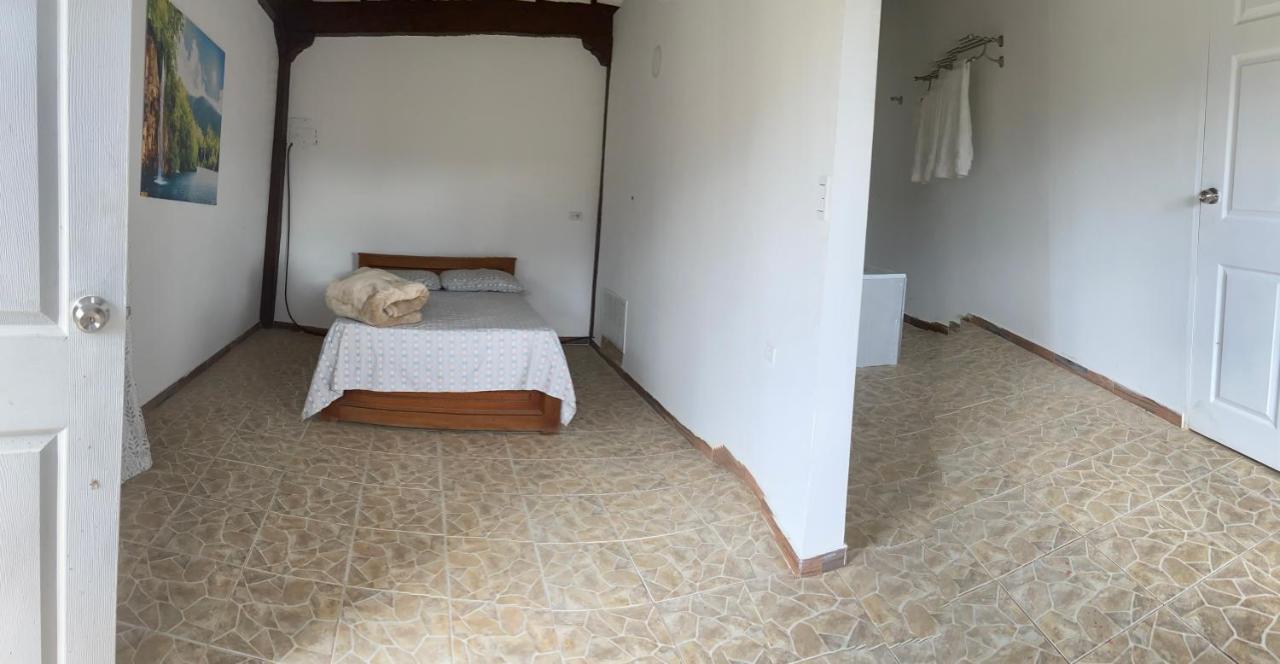 Hostal Hollywood Inn Рионегро Екстериор снимка