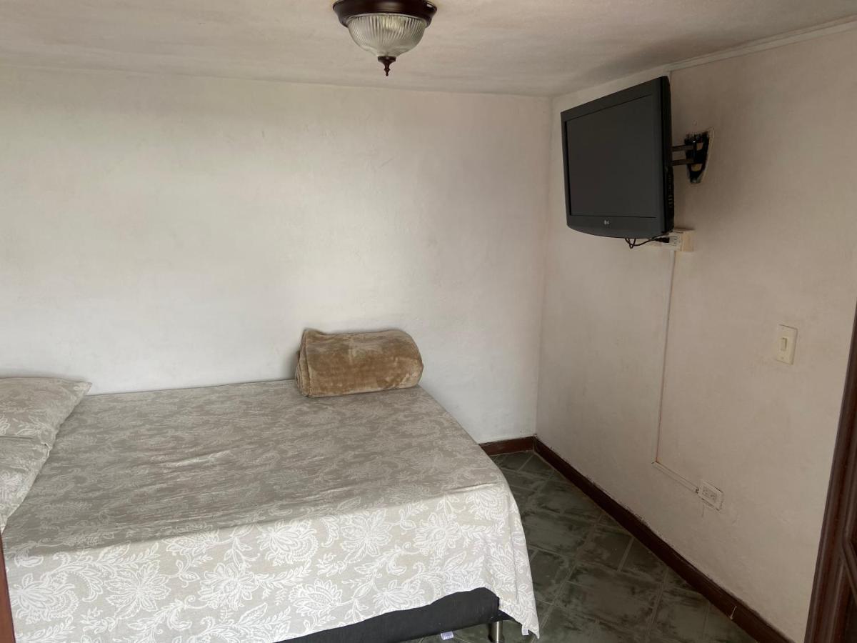 Hostal Hollywood Inn Рионегро Екстериор снимка